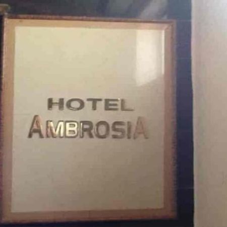 Hotel Ambrosia Kalján Kültér fotó